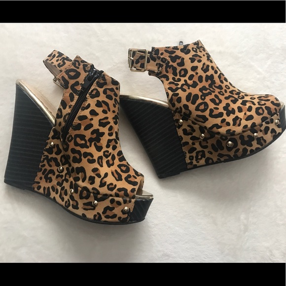 NEW Chinese Laundry cheetah wedges! - Picture 3 of 7